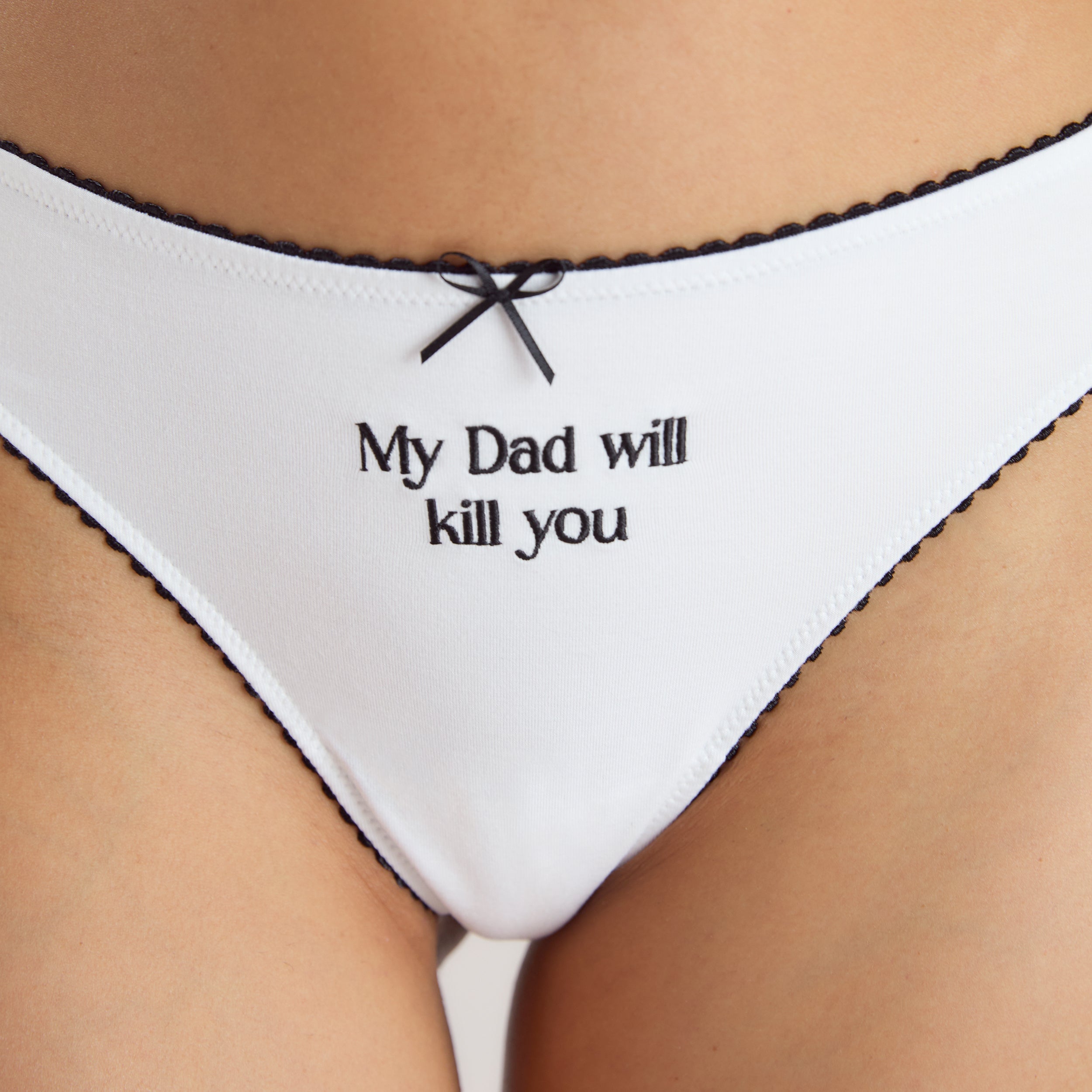 String 'My Dad Will Kill You' | String 'My Dad Will Kill You' - Blanc